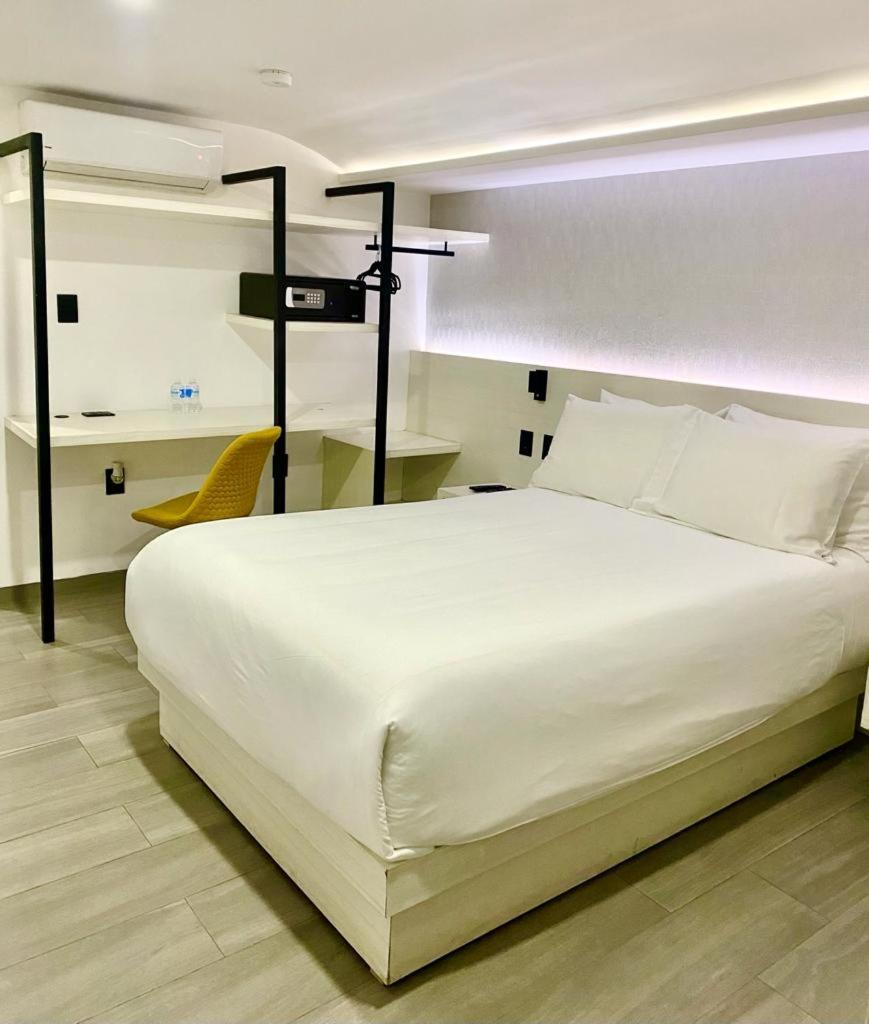 The Andy Hotel Queretaro Bagian luar foto